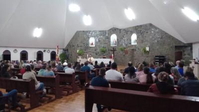 FiÃ©is participam da segunda noite de TrÃ­duo em honra ao Senhor Bom Jesus na Comunidade de Campo Mendes 